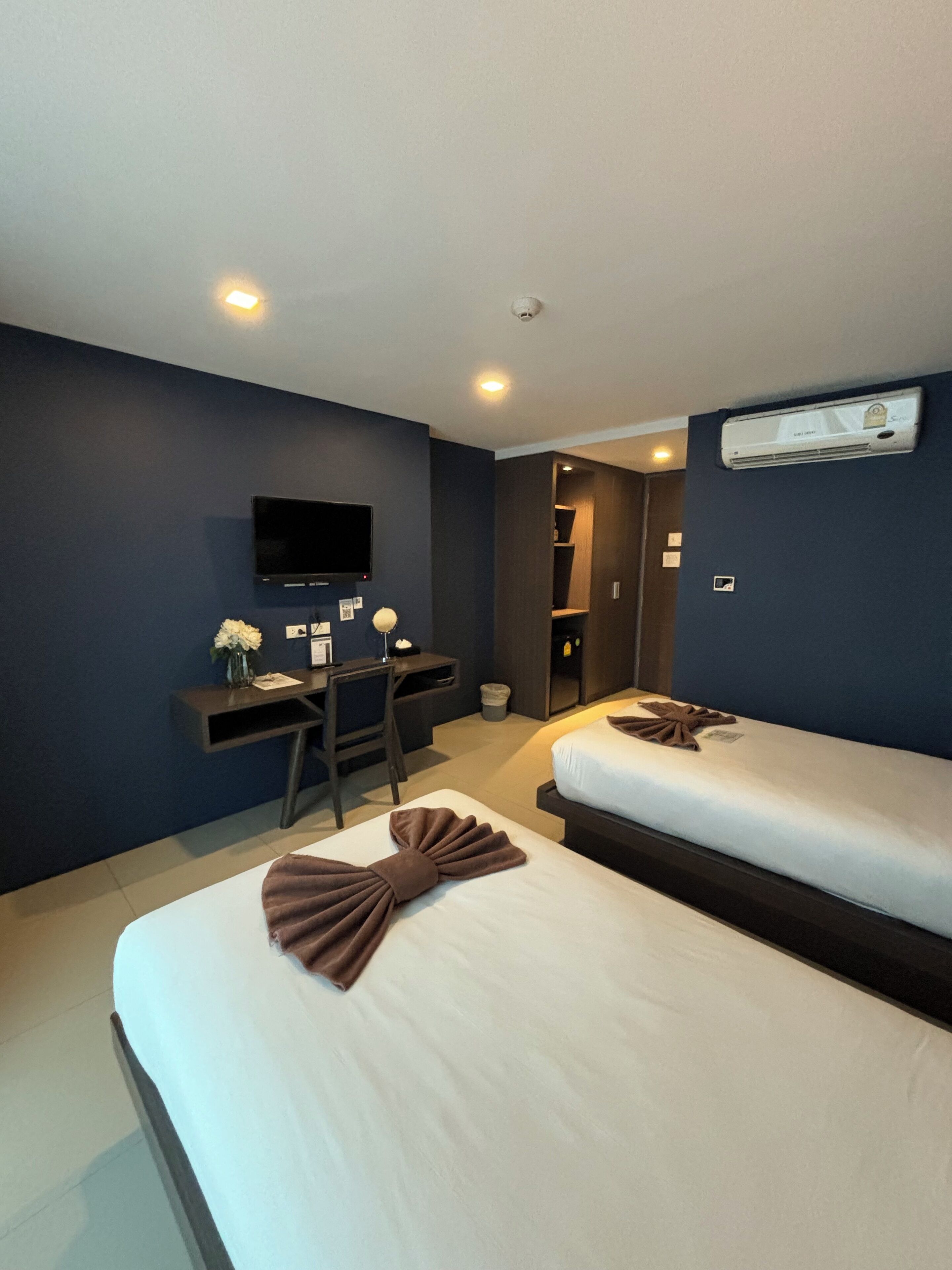 superior twin room, 2 single beds, non smoking, no windows | minibar, in-room safe, desk, cots/infant beds