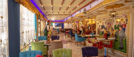 Daily continental breakfast (TRY 250 per person)