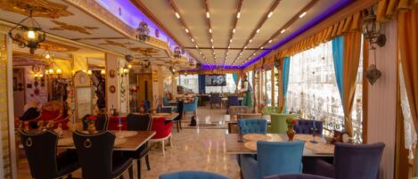 Daily continental breakfast (TRY 250 per person)