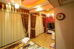 Standard Double Room | Egyptian cotton sheets, in-room safe, blackout drapes, soundproofing - Marko Pasa Konagı & Oteli (Kusadasi)