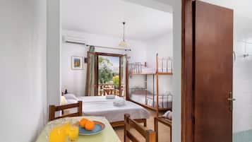 Studio (3-4 Adults) | In-room safe, free cots/infant beds, free WiFi, bed sheets