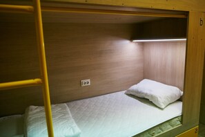 Dormitorio condiviso, dormitorio misto (4 beds) | Wi-Fi gratuito, lenzuola