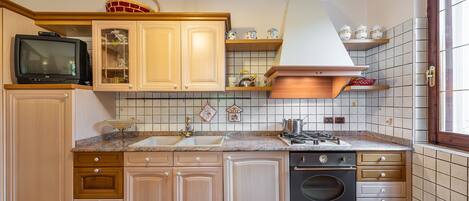 Ferienhaus, 2 Schlafzimmer | Eigene Küche | Großer Kühlschrank, Ofen, Herdplatte, Kochgeschirr/Geschirr/Besteck