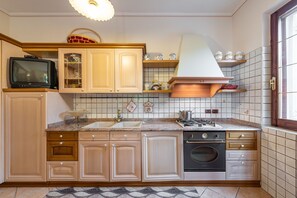 Ferienhaus, 2 Schlafzimmer | Eigene Küche | Großer Kühlschrank, Ofen, Herdplatte, Kochgeschirr/Geschirr/Besteck