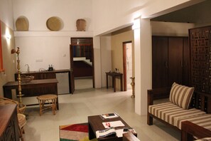 Romantic Suite, 1 Queen Bed, Balcony, Pool View | Rollaway beds, free WiFi - Comfort Guest house (Bentota)