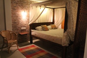 Romantic Suite, 1 Queen Bed, Balcony, Pool View | Rollaway beds, free WiFi - Comfort Guest house (Bentota)