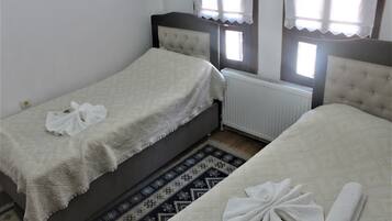 Standard Triple Room, City View | Free WiFi, bed sheets