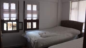 Standard Triple Room, City View | Free WiFi, bed sheets