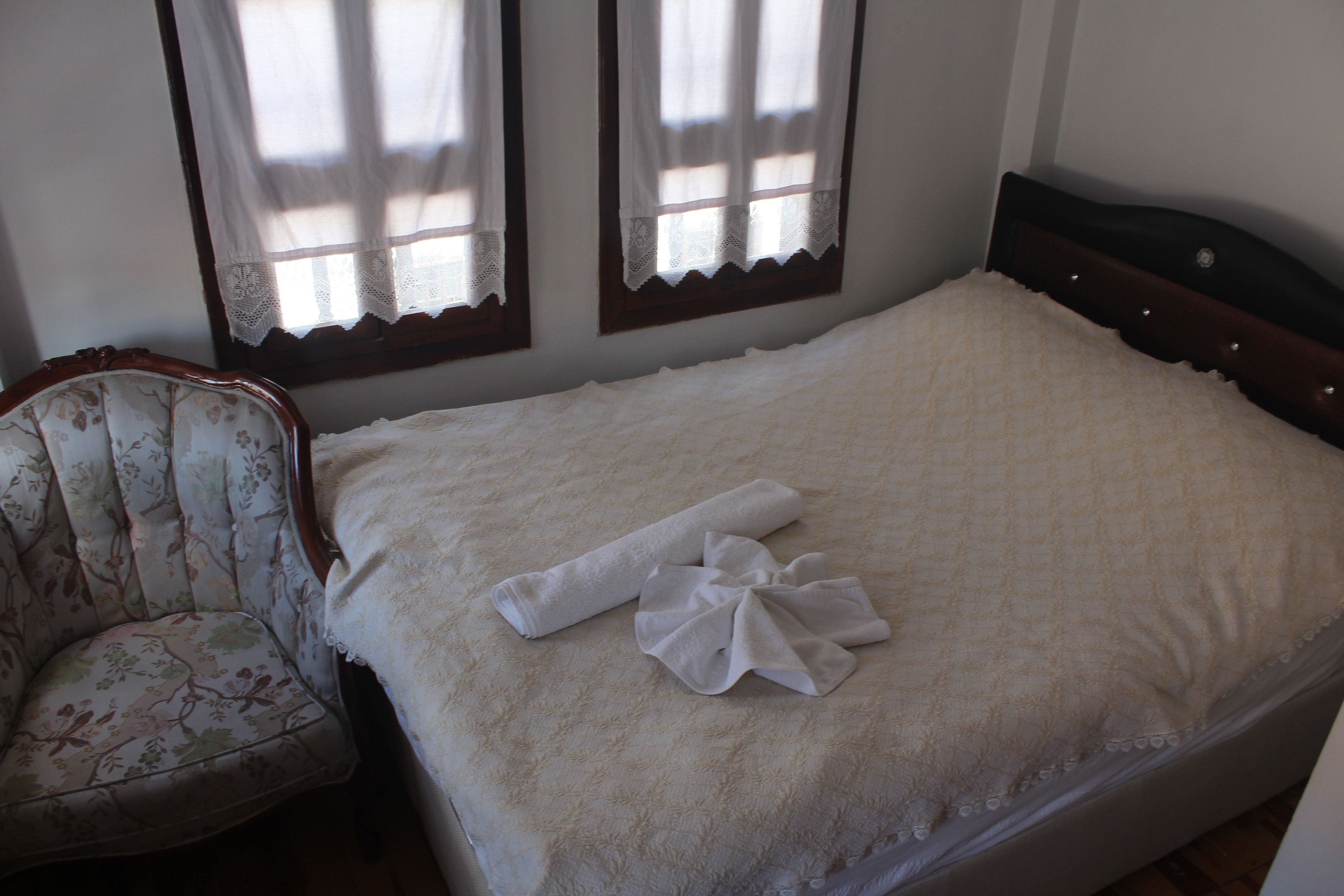 double room | free wifi, bed sheets
