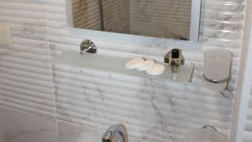Double Room | Bathroom | Bathtub, free toiletries, hair dryer, slippers
