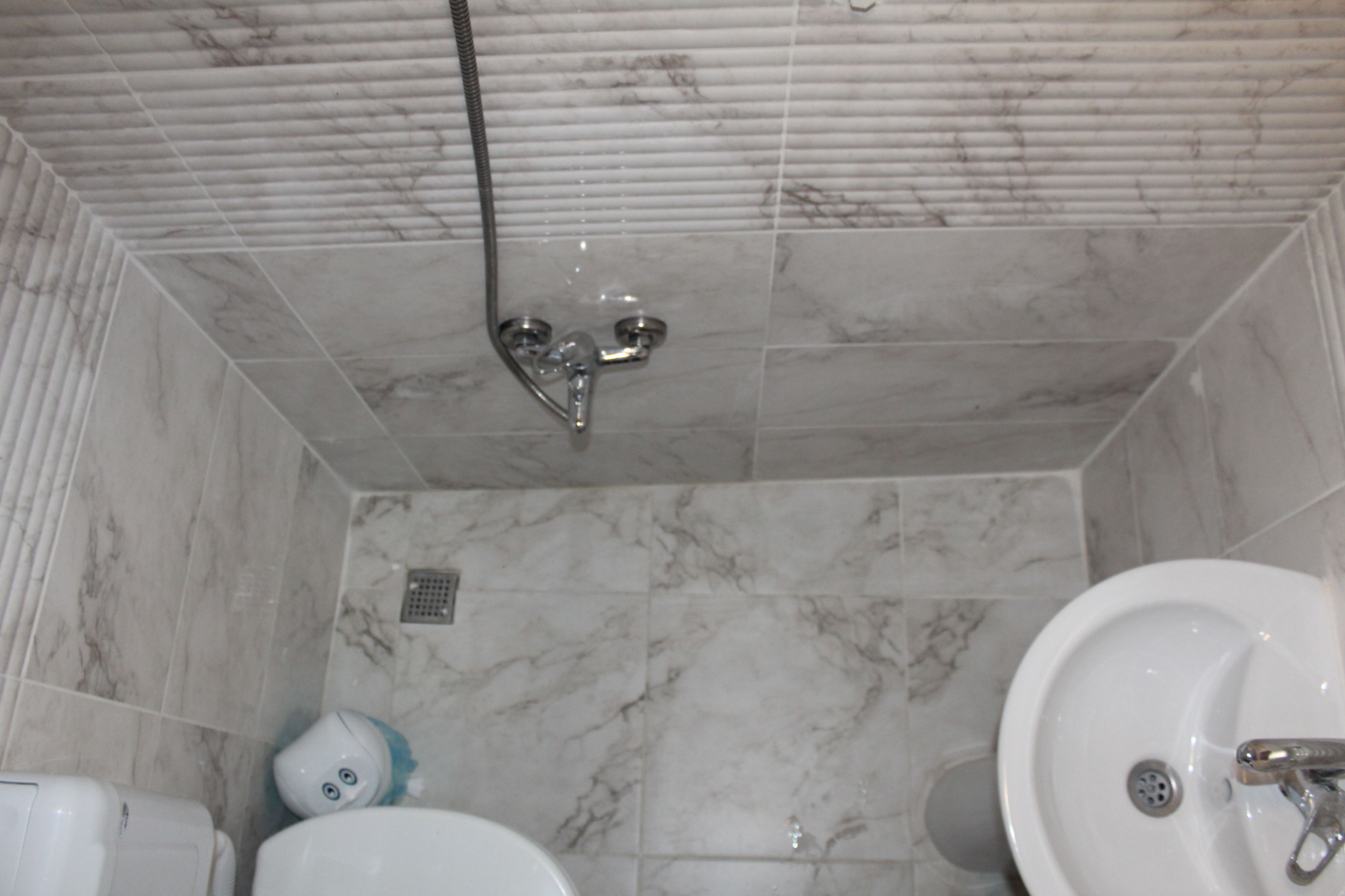 double room | bathroom | bathtub, free toiletries, hair dryer, slippers