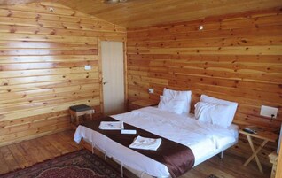 Blackout drapes, bed sheets, wheelchair access