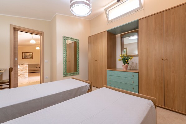 3 bedrooms, iron/ironing board, cribs/infant beds, WiFi