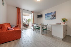 Apartment, 1 Schlafzimmer | Wohnbereich | Flachbildfernseher