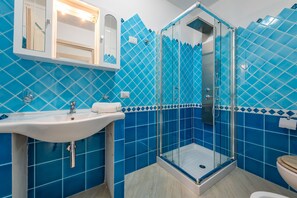 Apartment, 3 Bedrooms | Bathroom | Shower, hair dryer, bidet, towels - AffittaSardegna - Casa Marina (Olbia)