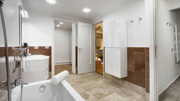 Villa, 4 camere da letto | Bagno | Vasca da bagno a immersione totale, set di cortesia gratuito, bidet