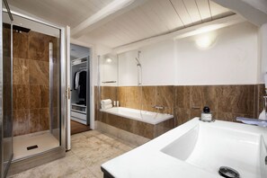 Villa, 4 chambres | Salle de bain