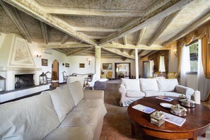 Villa - 4 sovrum | Vardagsrum | Platt-tv