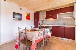 Apartment, 1 Bedroom | Private kitchen