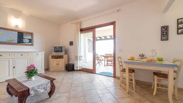 Apartment, 2 Bedrooms | In-room dining