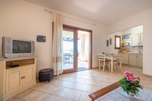 Apartment, 2 Schlafzimmer | Essbereich im Zimmer