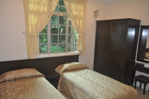 Nhà gỗ Executive, 2 phòng ngủ (Plus) | Minibar, bàn, màn/rèm cản sáng, bàn ủi/dụng cụ ủi quần áo 