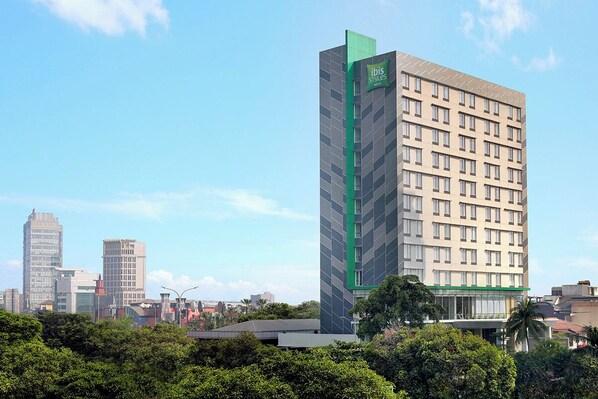 Rooftop terrace - ibis Styles Jakarta Simatupang (Jakarta)