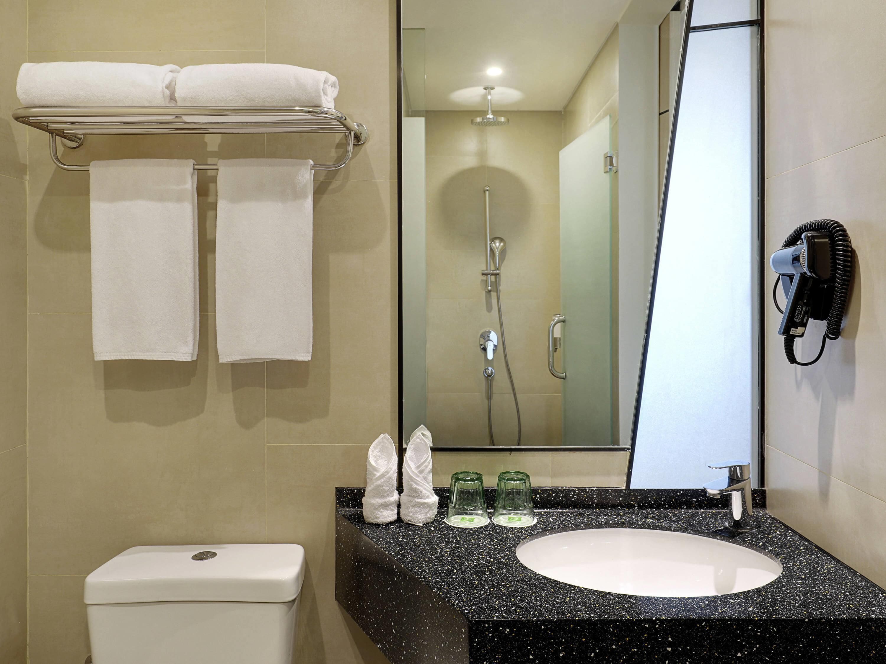 Seprai premium, meja kerja, kedap suara, dan Wi-Fi gratis