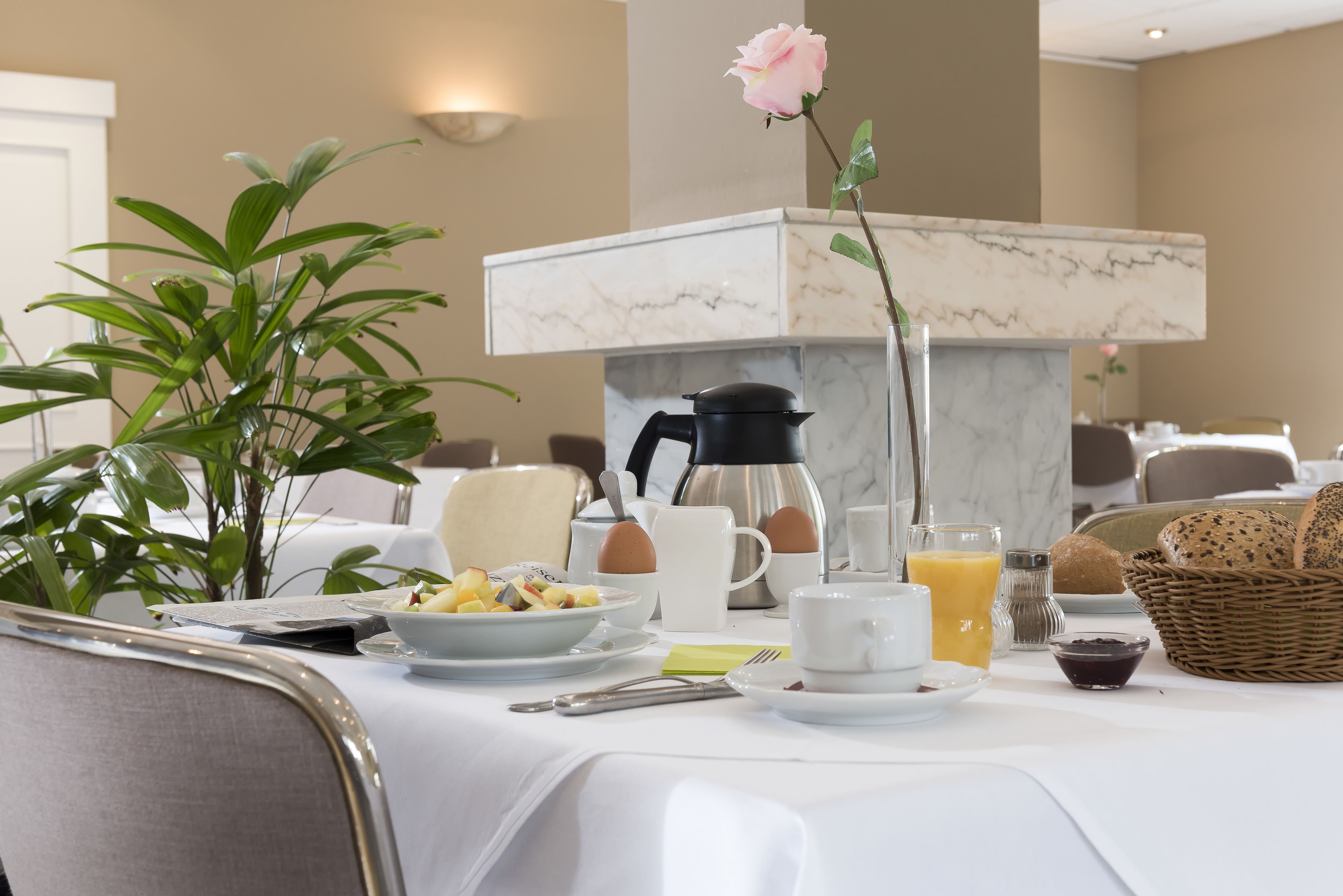 Free daily buffet breakfast