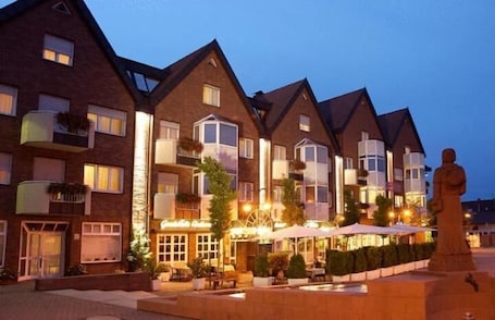 Exterior. Hotel Harheimer Hof