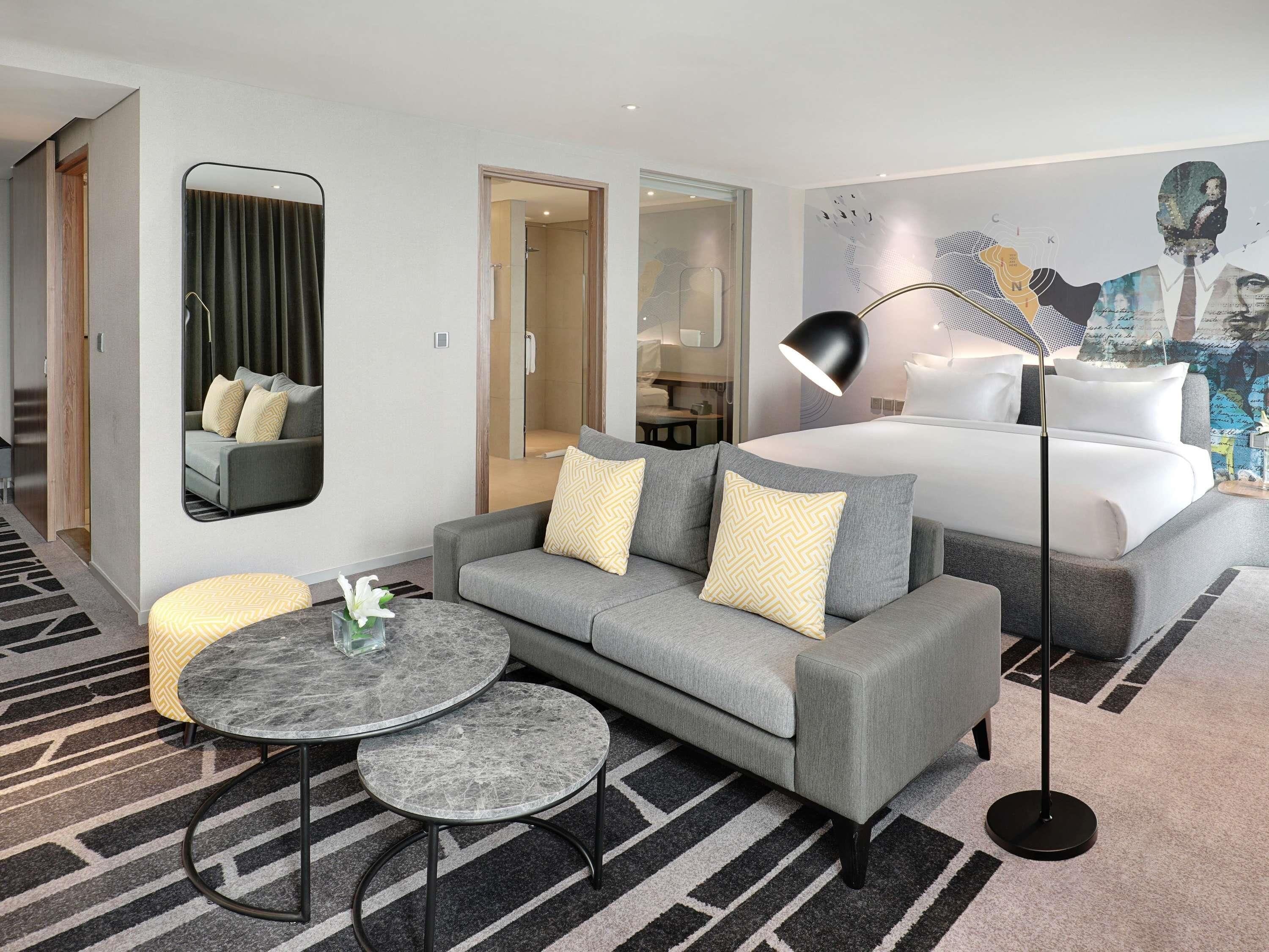 Junior Suite, 1 King Bed | Minibar, in-room safe, desk, laptop workspace