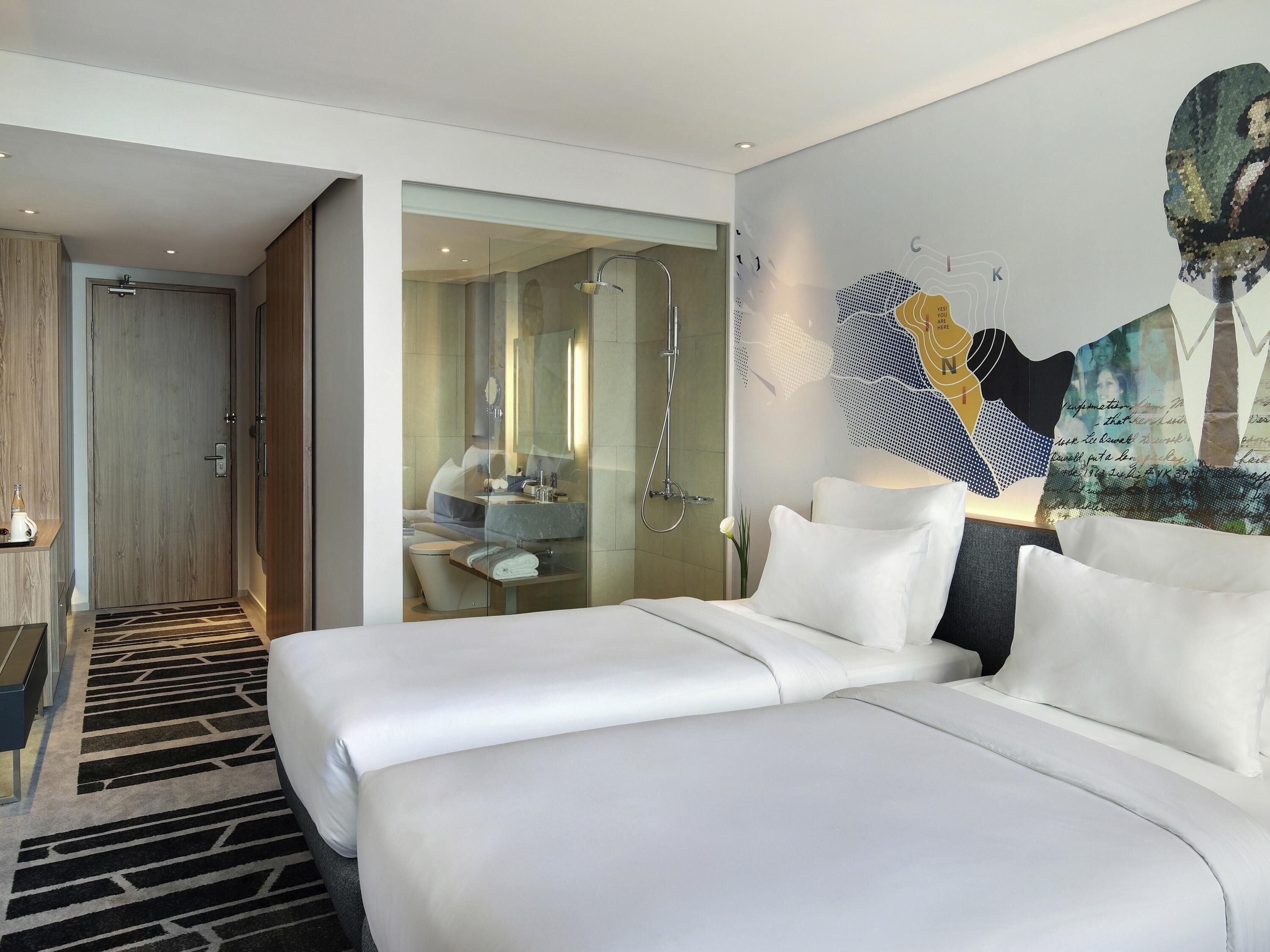 Deluxe Room, 2 Twin Beds | Minibar, in-room safe, desk, laptop workspace