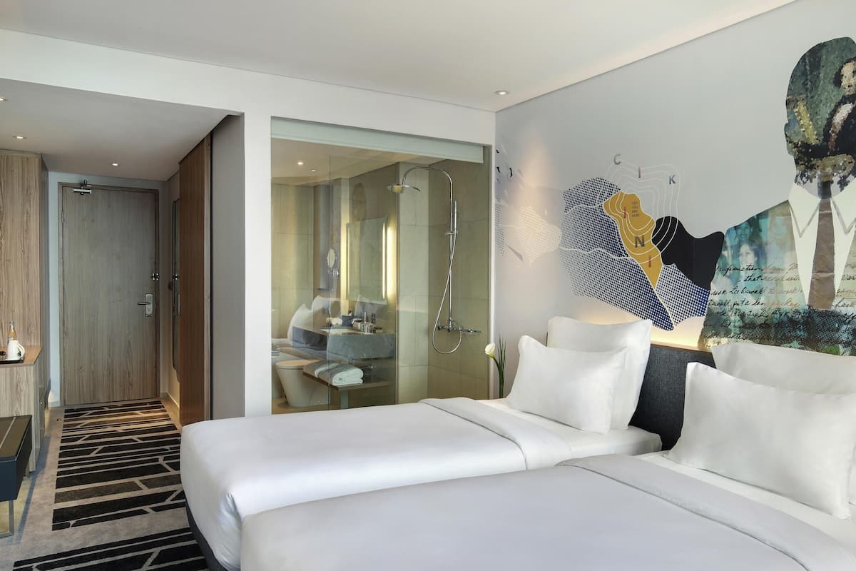 Deluxe Room, 2 Twin Beds | 1 bedroom, minibar, in-room safe, desk