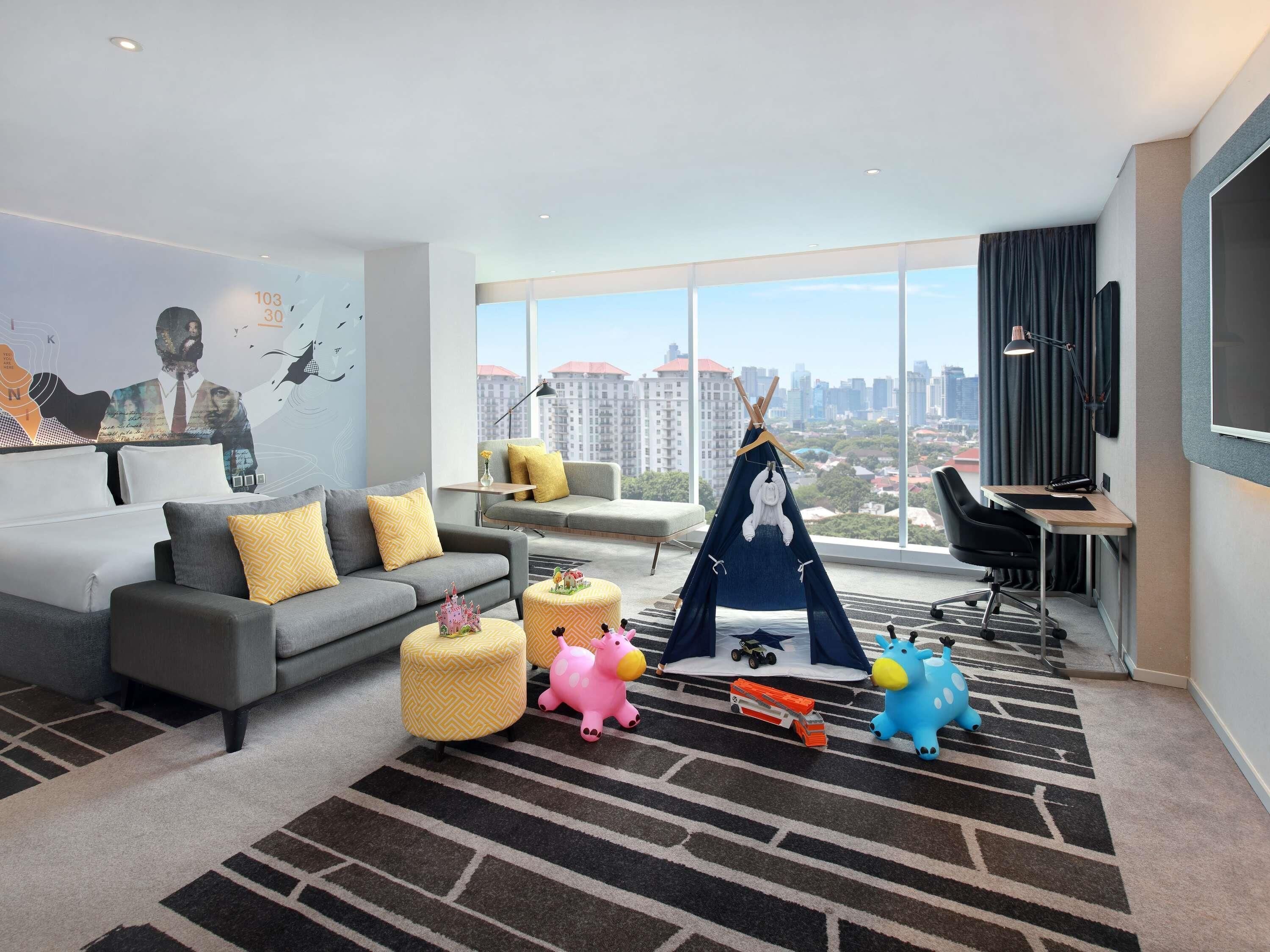 Junior Suite, 1 King Bed | Minibar, in-room safe, desk, laptop workspace