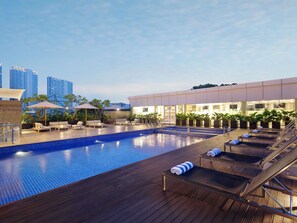 Outdoor pool - Novotel Jakarta Cikini Hotel (Jakarta)