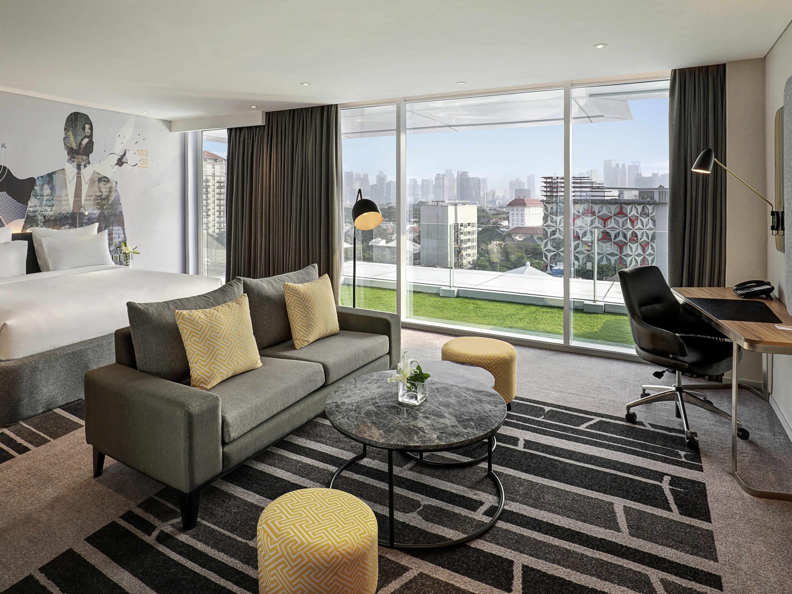 Junior suite, 1 kingsize bed | Een minibar, een kluis op de kamer, een bureau, een laptopwerkplek