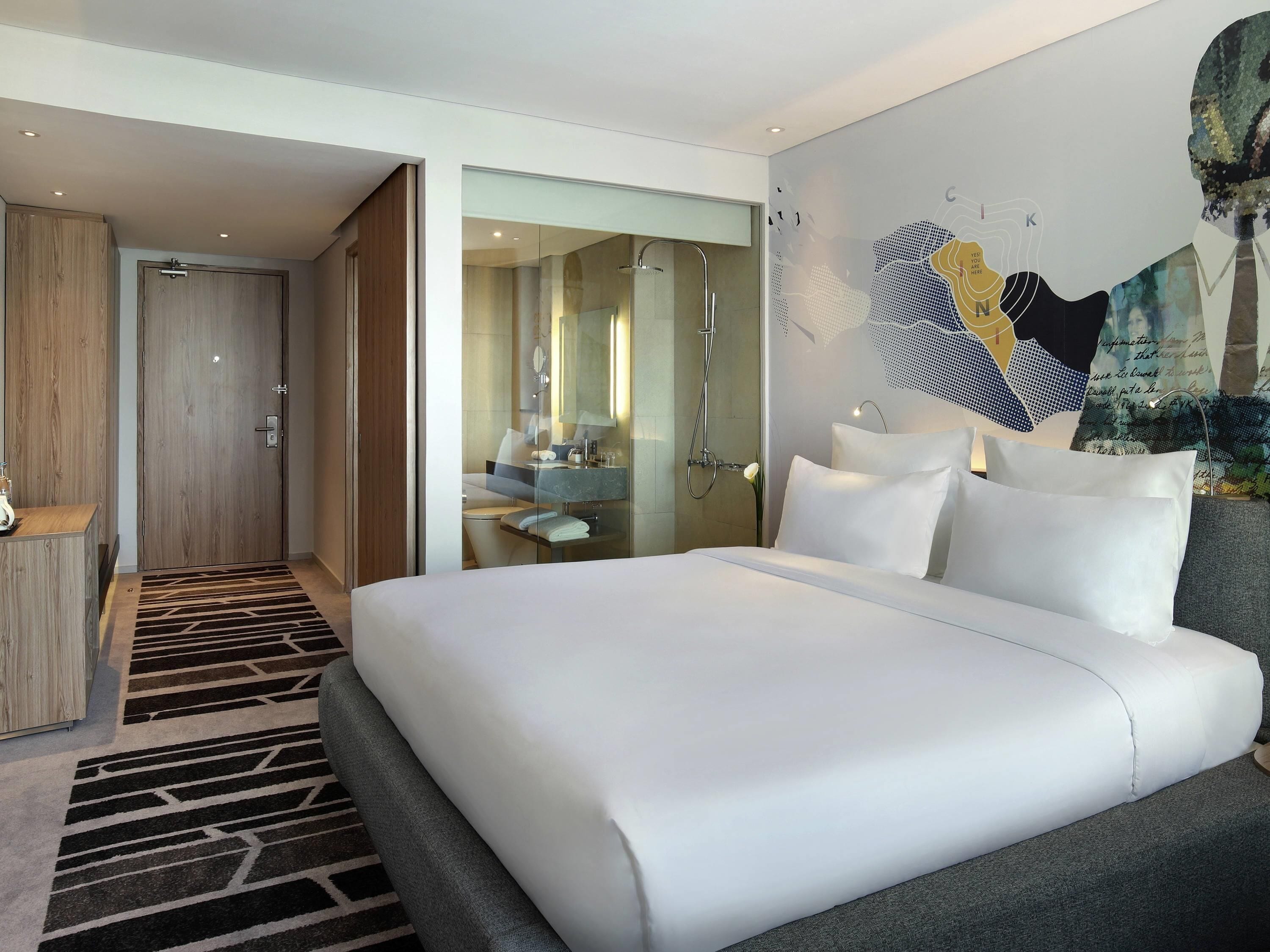 Deluxe kamer, 1 kingsize bed | Een minibar, een kluis op de kamer, een bureau, een laptopwerkplek