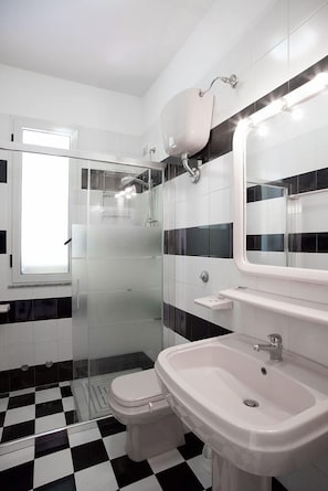Apartment, 2 Bedrooms, Non Smoking | Bathroom | Shower, rainfall showerhead, bidet