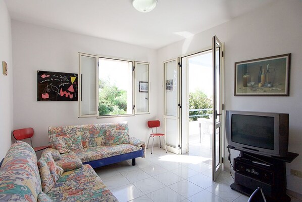 Apartment, 2 Schlafzimmer, Nichtraucher | Wohnbereich | Fernseher