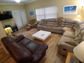 40-inch Smart TV with digital channels, TV, Netflix - The Sand Castle (Satellite Beach)