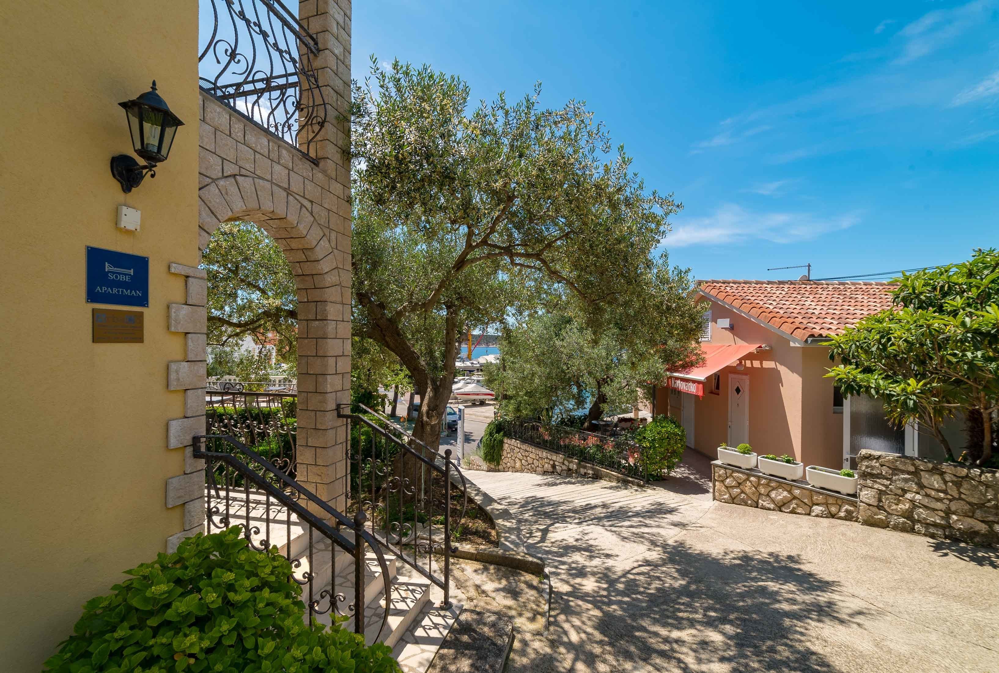 مدخل المنشأة