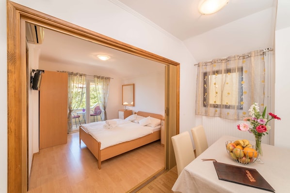 Studio | In-room safe, desk, free WiFi - Captain's Club (Rab)
