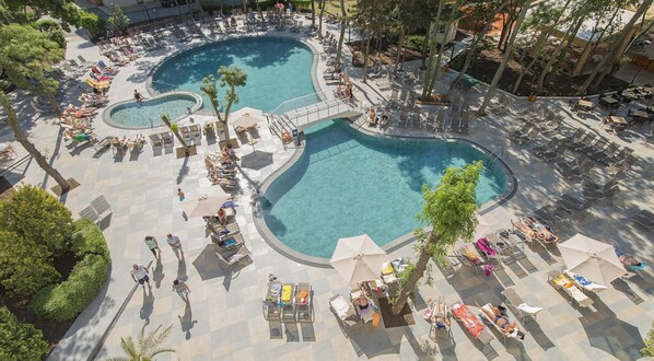 Seasonal outdoor pool, pool umbrellas, sun loungers