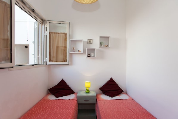 Apartment, 3 Bedrooms, Non Smoking | 3 bedrooms, individually decorated, individually furnished
