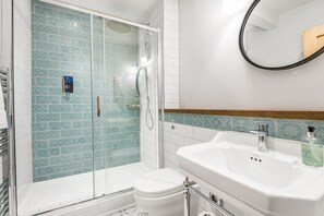 Superior Double Room, Ensuite | Bathroom - The Walhampton Arms (Lymington)