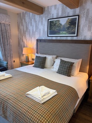 Superior Double Room, Ensuite - The Walhampton Arms (Lymington)