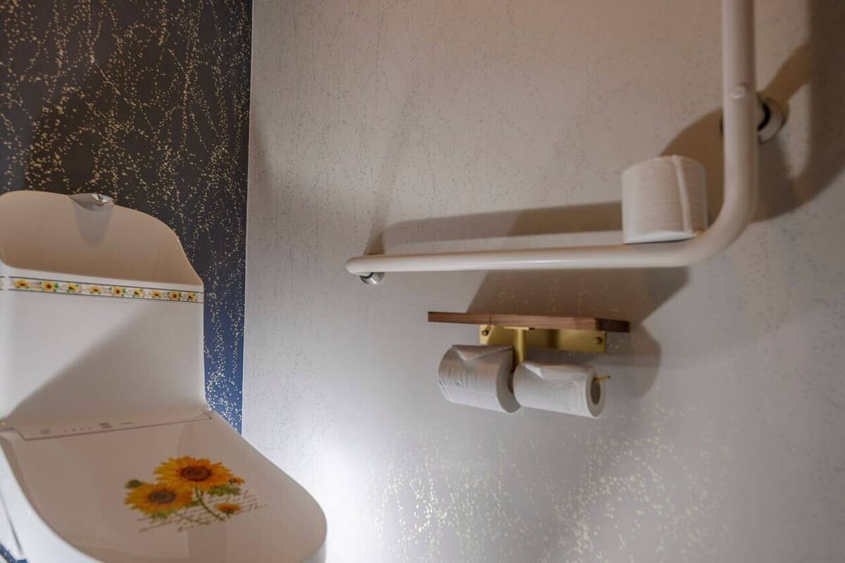 in-room safe, soundproofing, free wifi, bed sheets