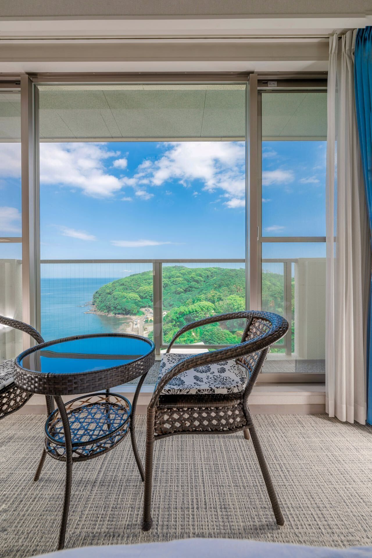 in-room safe, soundproofing, free wifi, bed sheets