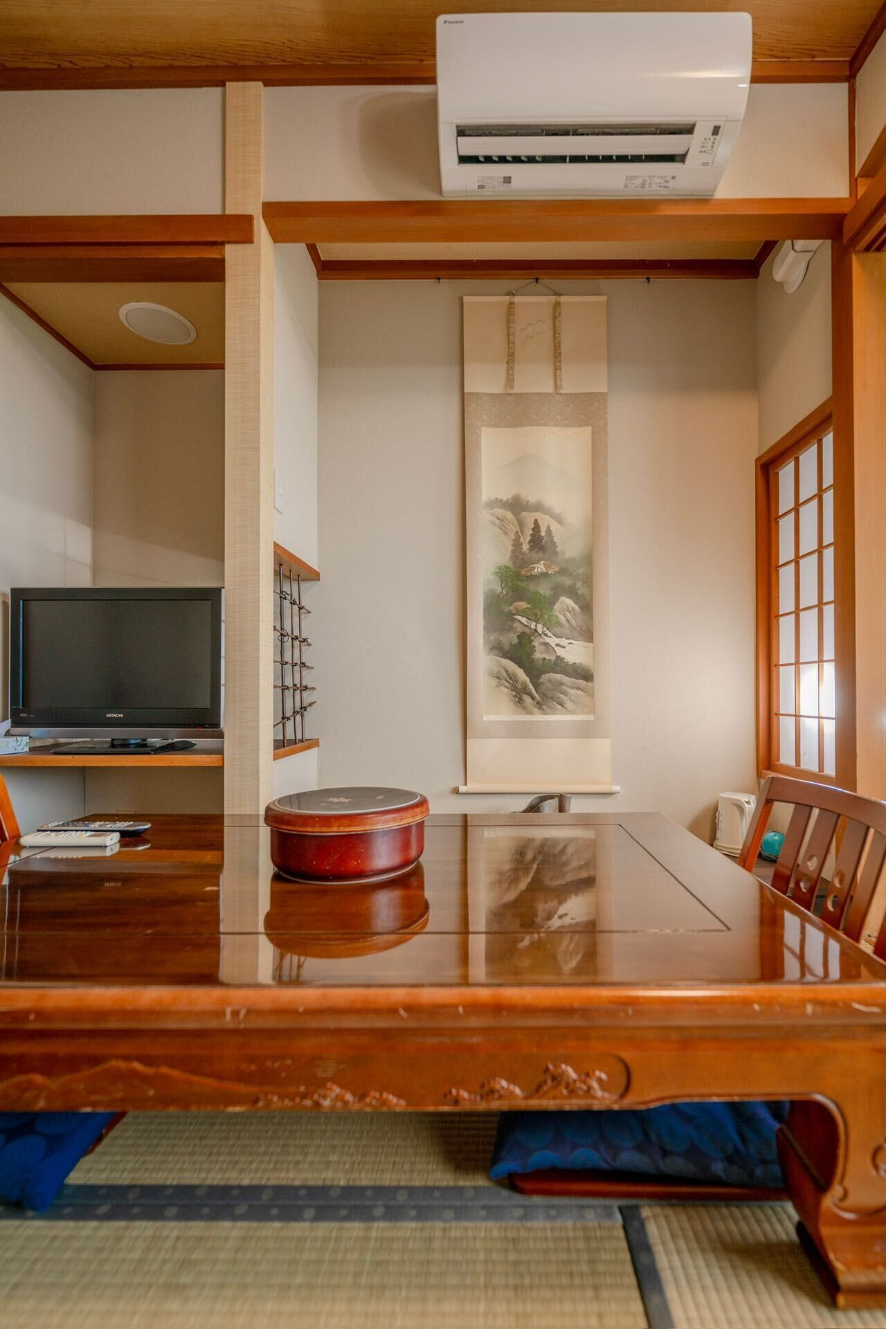 in-room safe, soundproofing, free wifi, bed sheets