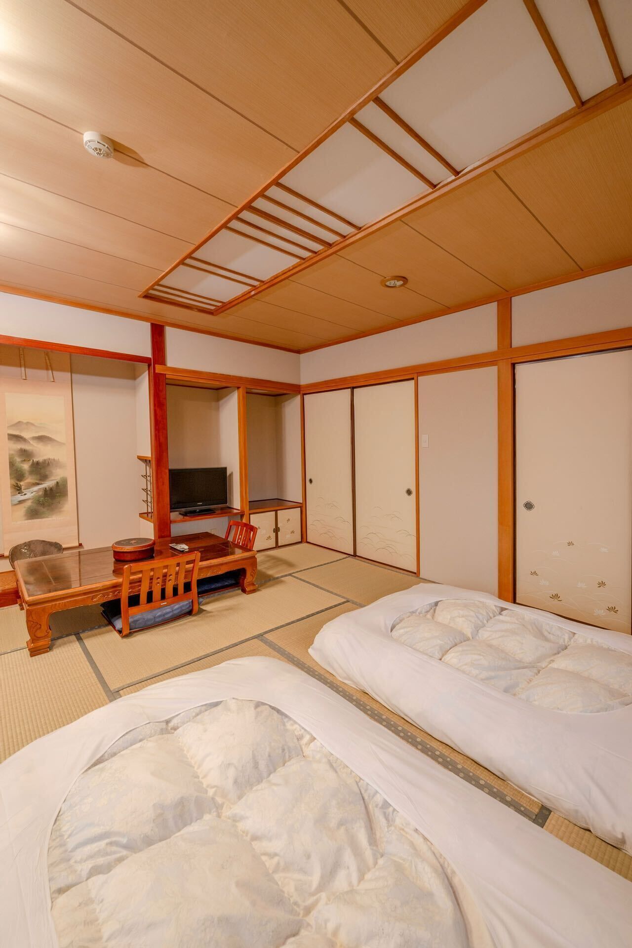 in-room safe, soundproofing, free wifi, bed sheets